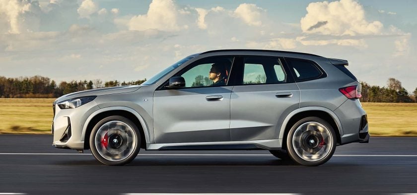 Le BMW X1 conserve un gabarit très raisonnable avec ses 4,50 m de long.